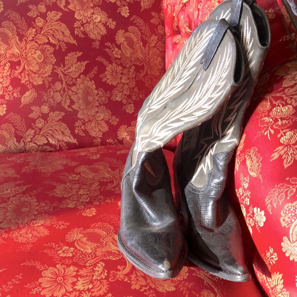 Quality real leather boots. Immaculate lining, beautifully crafted chunk heel.